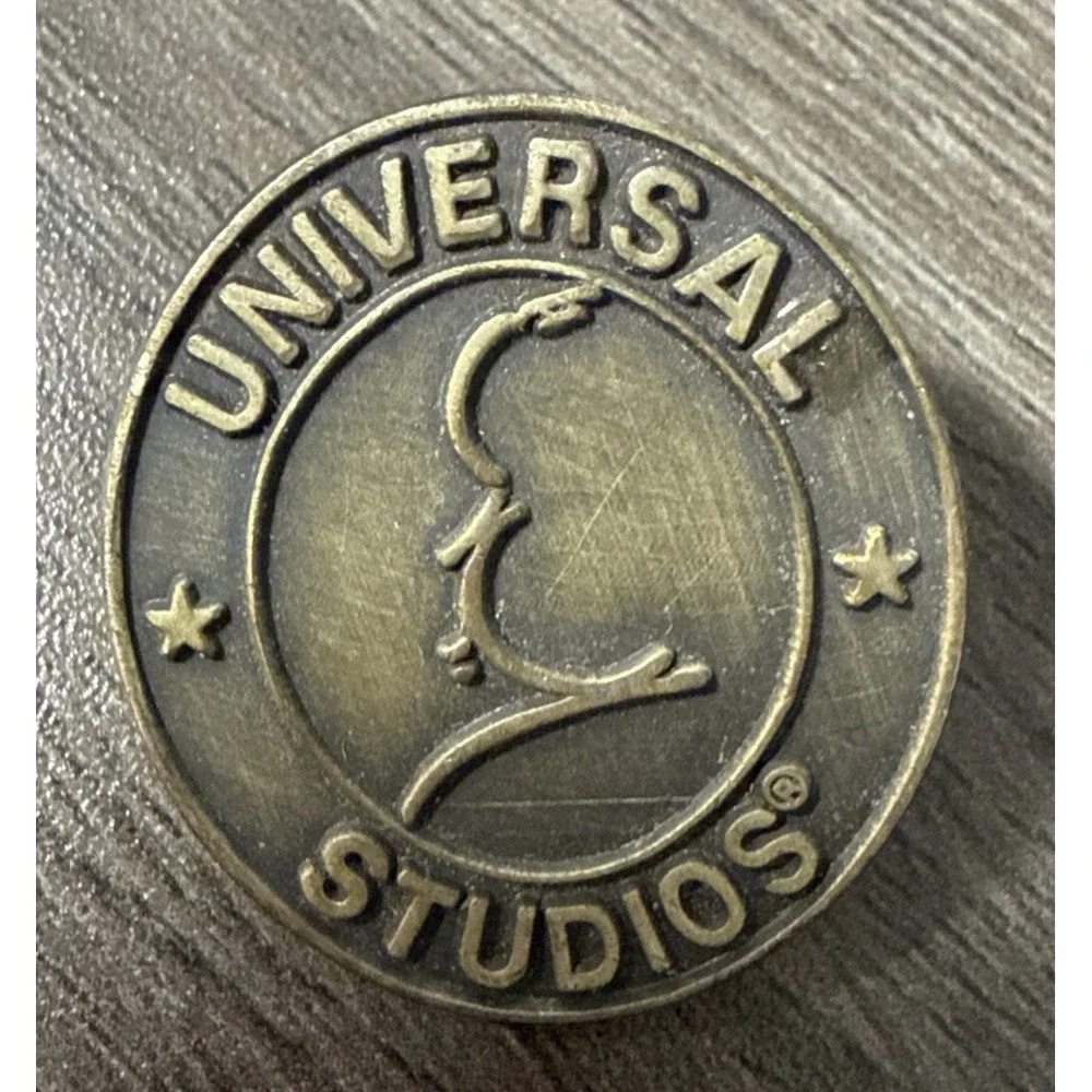 Vintage Universal Studios Alfred Hitchcock Trust Florida Theme Park Trading Pin
